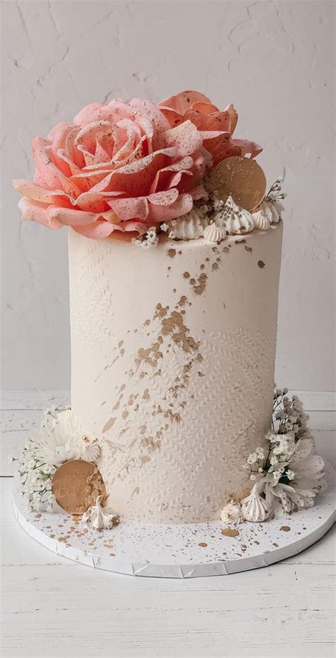 25 Cute Birthday Cake Ideas : Cute Cake with Pretty Peach-Colored Floral