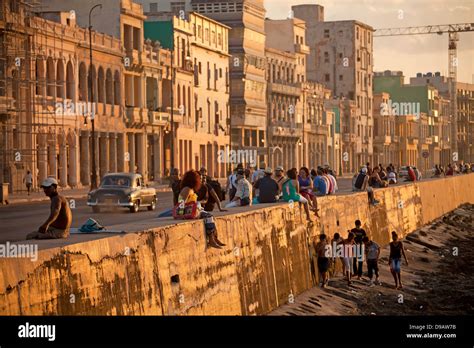 busy promenade Malecon, Havana, Cuba, Caribbean Stock Photo - Alamy