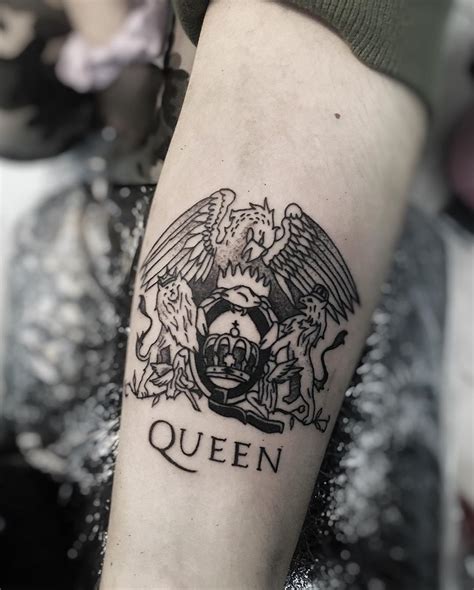 Titanium Tattoo-Piercing-Cloth on Instagram: Logo de Queen para @melpereyra00 y primer ...