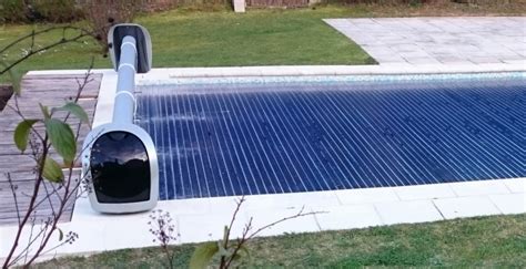 Pourquoi choisir un volet de piscine à motorisation solaire