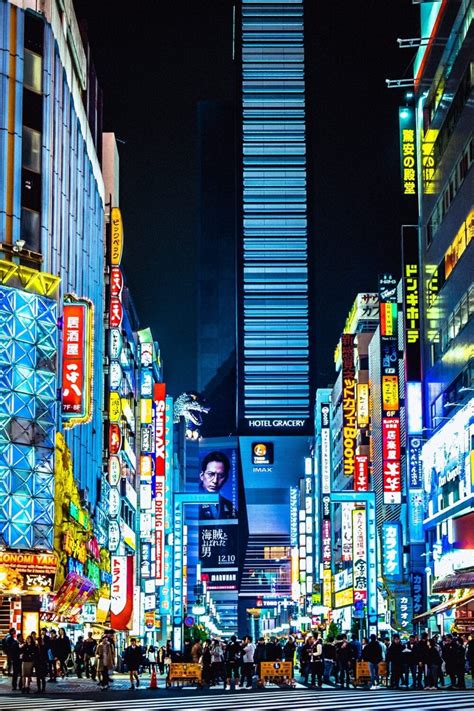 The Ultimate Guide to Shinjuku, Tokyo’s Jaw-Dropping Neon City - The Creative Adventurer