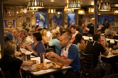 Rustic Inn: Boisterous Old Florida Crab House