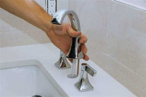 13 Easy Steps to Replace a Bathtub Faucet