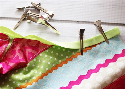 The Best Way to Sew Bias Tape - Positively Splendid {Crafts, Sewing, Recipes and Home Decor}