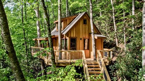 This Dreamy Tennessee Treehouse Grove is the Perfect Socially-Distant Vacation Spot | Tree house ...