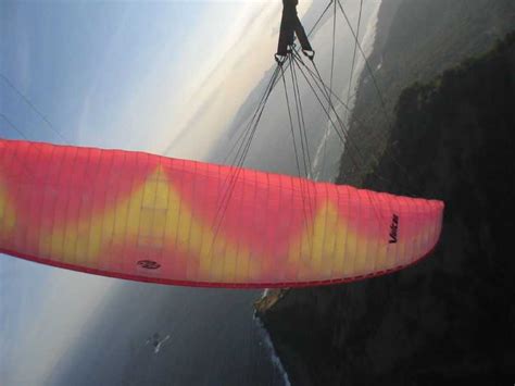 4 Best Spots for Paragliding in Bali 2024