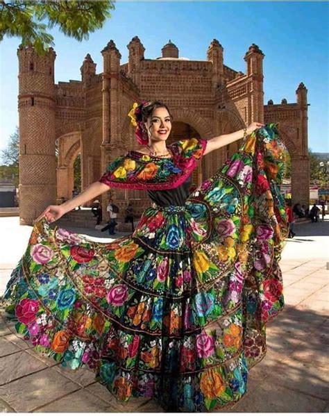 Traditional Mexican Clothing: Top 10 Prettiest Outfits of Mexico » Savoteur