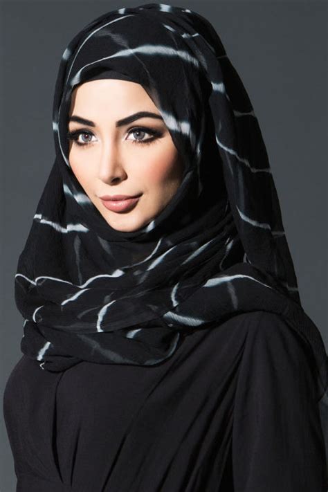 The Chador vs Hijab and The Difference Between Them - HijabiWorld