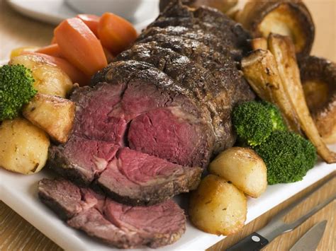 How To Cook the Perfect English Roast Dinner | The Discoverer