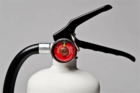 File:Fire extinguisher pressure gauge, from FEMA.jpg - Citizendium