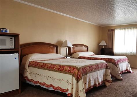 Two Queen Beds Standard – Bristlecone Motel, Ely Nevada