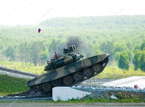 Tank T-80 Stock Photo by ©Aikon2010 4056010