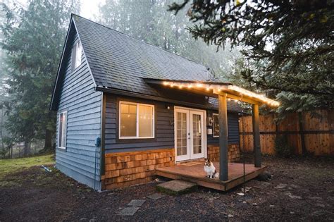 12 Cozy Cabins near Mt. Rainier (+ Airbnbs with Hot Tubs!)