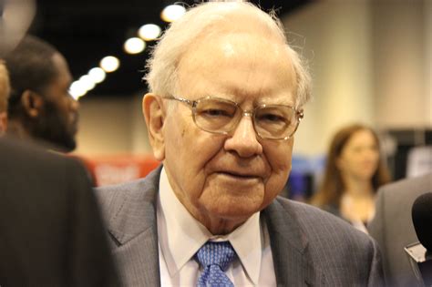 25% of Warren Buffett's Portfolio Is Invested in These 5 High-Yield Dividend Stocks - Business News