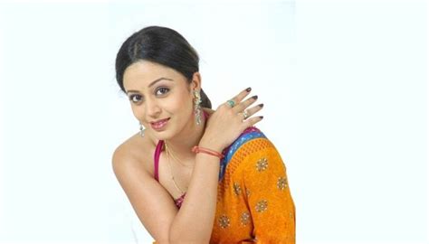 Neha Pendse Wiki, Biography, Age, Husband, Wedding【 Height Pics