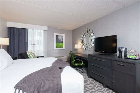 DoubleTree by Hilton Hotel North Shore Skokie, IL - See Discounts