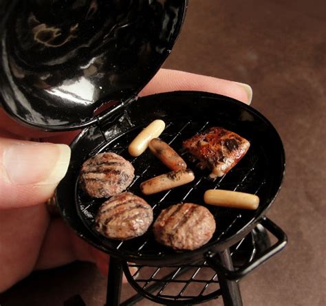 A Series of Remarkably Realistic 1:12 Scale Food Miniatures Made Out of Clay