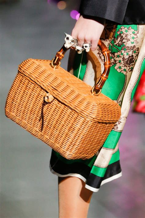 Gucci Fall 2017 Ready-to-Wear Fashion Show | Handbags casual, Gucci fall 2017, Bags