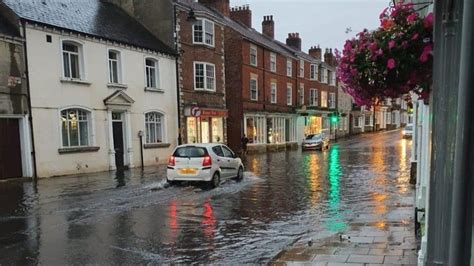 Tadcaster floods caused by overflowing drains - BBC News