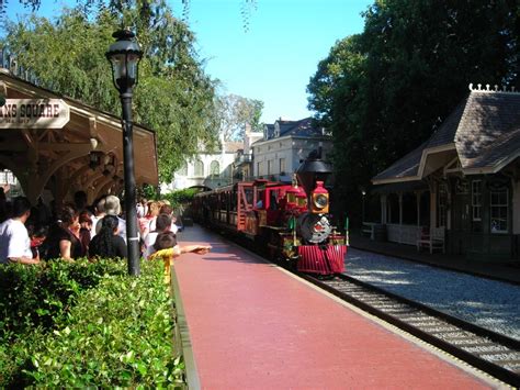 Park Trains and Tourist Trains - Park Trains at Disneyland - 2007