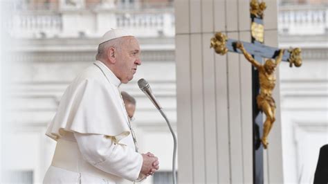 Pope Francis prays for war-torn Iraq – Catholic Mass Online Search