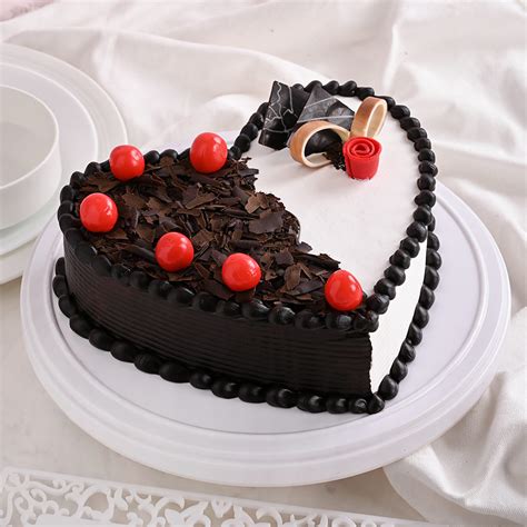 Astonishing Black Forest Cake Pictures - Incredible Assortment of 999+ Black Forest Cake Images ...