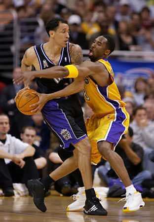 Lakers Universe - P icture Los Angeles Lakers vs. Sacramento Kings. NBA Playoffs 2002