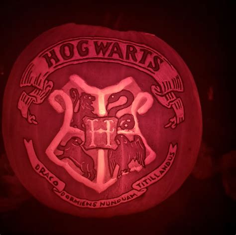 Hogwarts Crest Pumpkin Stencil