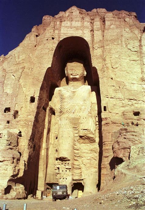 The Buddha of Bamiyan, central Afghanistan. [263 x 382] /u/chaisabz : r/ImagesOfHistory