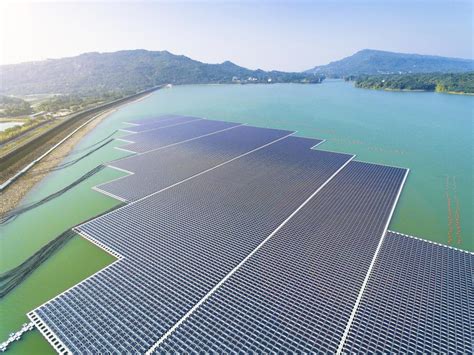 Floating solar panels in African hydropower reservoirs