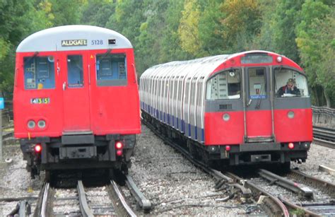 File:London Underground subsurface and tube trains.jpg - Wikipedia