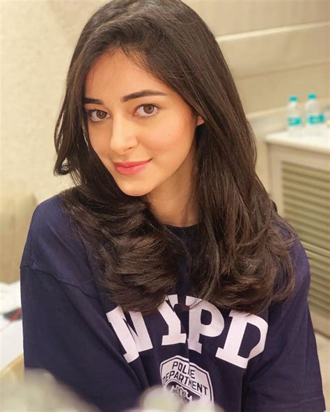 Ananya Pandey Cute HD Wallpapers, Download Latest Photos Ananya Panday