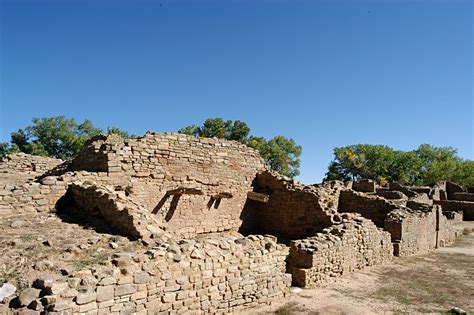 File:Aztec ruins national monument 20030922 100357 1.1504x1000.jpg - Wikimedia Commons