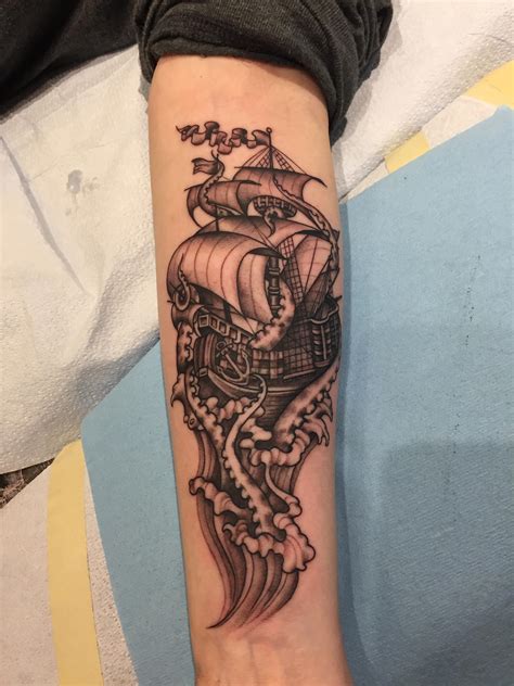 My first tattoo! A Kraken attack by Siobhan at Under the Needle in Seattle, WA : r/tattoos