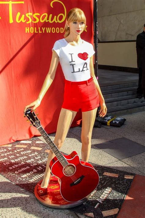 Madame Tussauds unveils two new lifelike wax figures of Taylor Swift ...