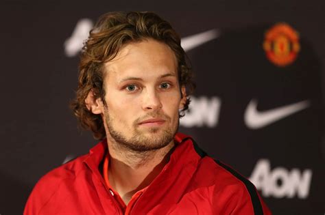 Daley Blind insists 'strict' Louis van Gaal will get the best out of Manchester United - Mirror ...