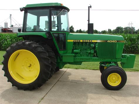 John Deere 4040 Farm Tractor Specs and Dimensions - VeriTread