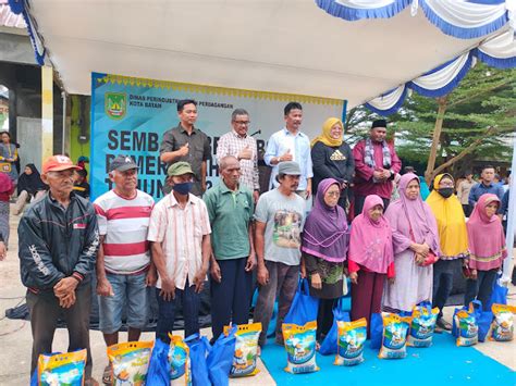 Distribusikan Sembako Subsidi, Rudi : Nilainya Tidak Seberapa Tetapi Lihatlah Perhatian Kami ...