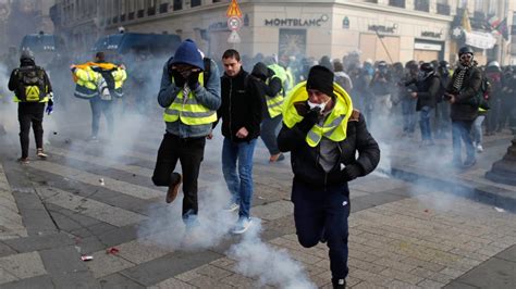 Protests In France Continue - Chris Ingram Show: 12-10-18