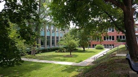 File:Courtyard at Sussex County Community College Newton NJ.jpg ...