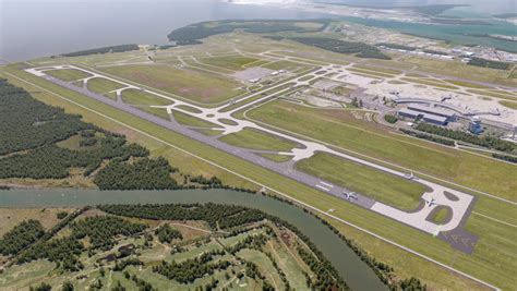 Brisbane Airport completes construction of first taxiways for new runway