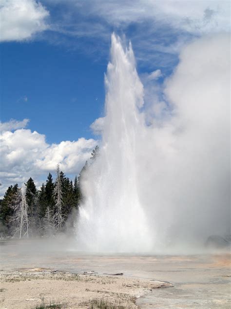 Grand Geyser (Grand Group, Upper Geyser Basin, Yellowstone Hotspot ...