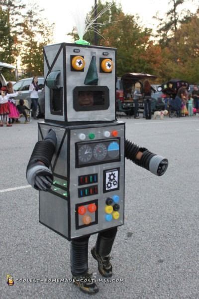 Diy Robot Costume That Lights Up! | Disfraz de robot, Disfracez, Robot con material reciclado