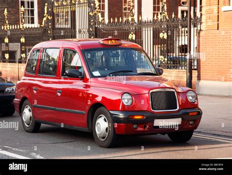 Taxi In Londen - London Taxi Black Cab Tx4 In London England United ...