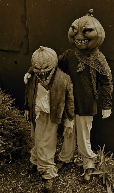 This is so creepy | Vintage halloween costume, Vintage halloween photos ...