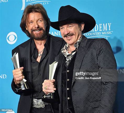 Us American Music Awards Brooks Dunn Photos and Premium High Res ...