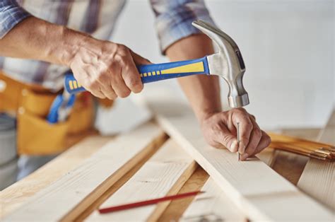 How to Use a Hammer Safely: Workplace Safety Guide - Canal HR