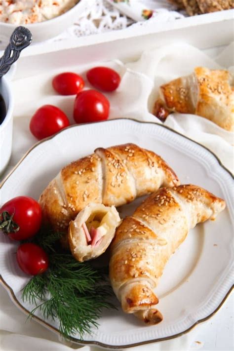 Easy Ham and Cheese Puff Pastry Croissants with Sesame Seeds