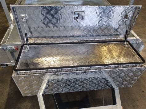 Aluminum Lockable Toolbox w/ 2 Keys - Simply Trailers