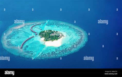 An aerial view of a resort island in the Maldives Stock Photo - Alamy